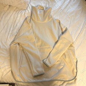 The Northface woman’s pullover turtleneck fleece